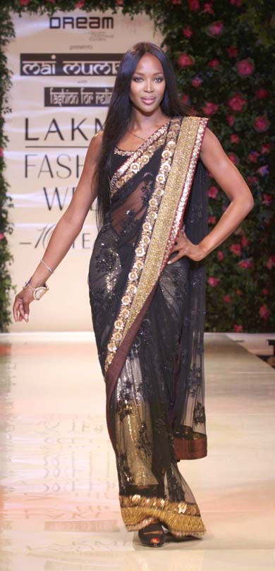 naomi campbell catwalk. Supermodel Naomi Campbell proved to be a hit at Lakme Fashion Week.