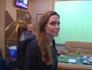 Angelina Jolie visits Libya to observe aid, but in personal capacity