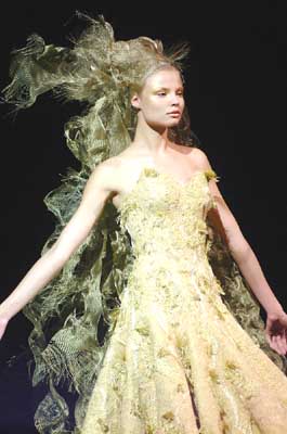 Lucire Feature: Franck Sorbier autumn-winter 2002-2003 at Paris Haute ...