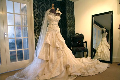 Dar Sara bridal gown for auction