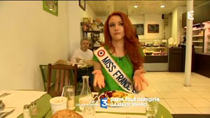 Miss France 2010 Malika Ménard presents Miss France 2012 Delphine Wespiser, on <i>Paris tout compris</i>