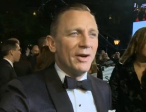 Videos from <i>Skyfall</i> première: Daniel Craig, Javier Bardem and Judi Dench on the red carpet