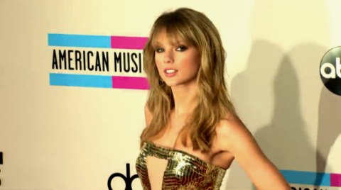 Video: Taylor Swift and Katy Perry in fashion on the 2013 American Music Awards’ red carpet