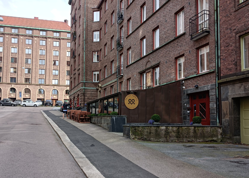 Exterior of Panos Panos Tavern, Göteborg