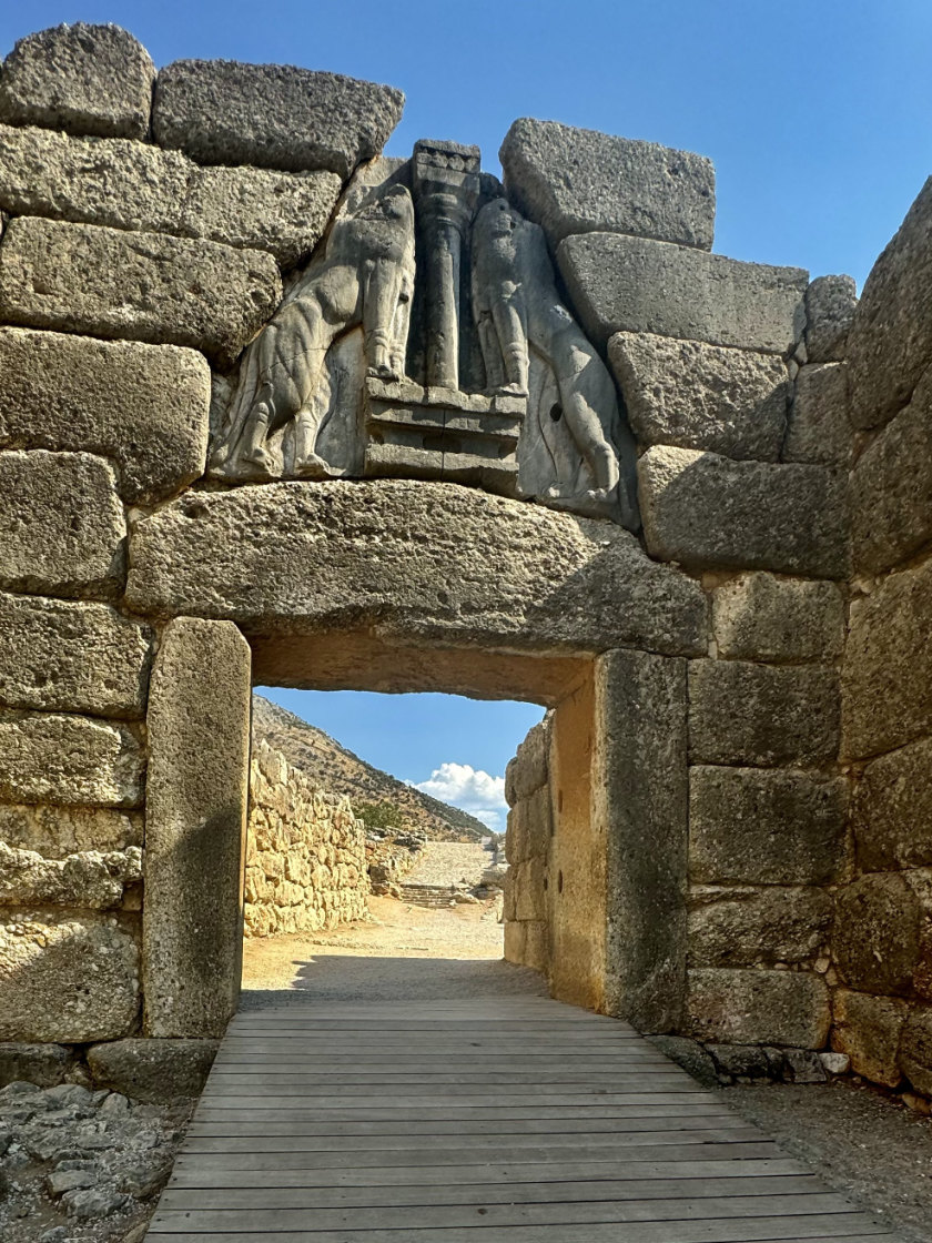 The Lion Gate at Mycenæ, with two lions carved into stone.