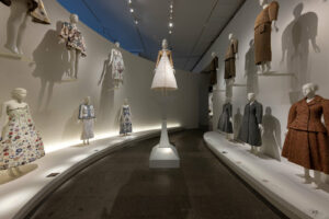 <em>Karl Lagerfeld: a Line of Beauty</em> at the Met shows the serpentine with the straight