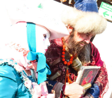 Chiuda Su Della Donna in Costume Blu E Bianco Luminoso E Maschera Decorata  Al Carnevale Di Venezia Fotografia Editoriale - Immagine di durante,  europa: 113877637